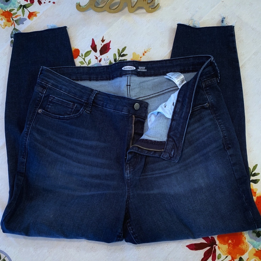 OLD NAVY ROCKSTAR SUPER SKINNY JEANS SIZE 18